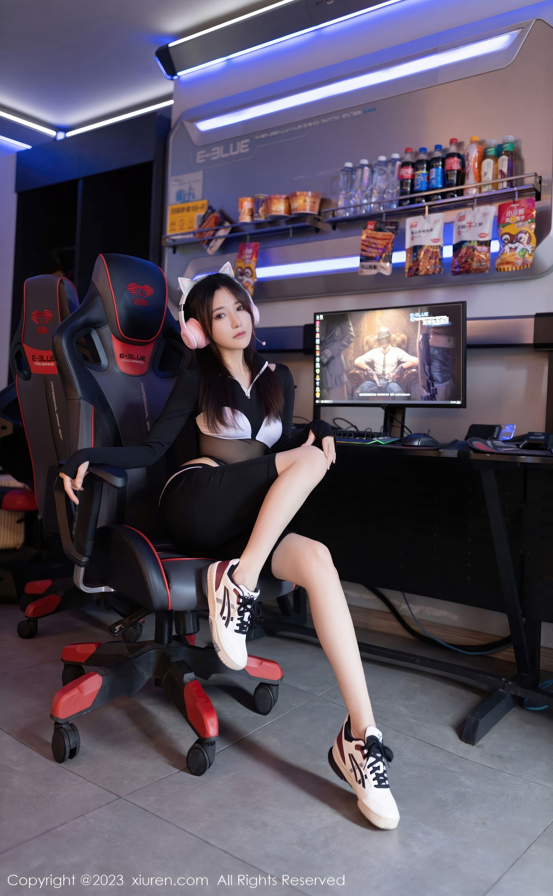 [XiuRen秀人网] No.7361 鱼子酱Fish – 电竞女孩装扮青春写真-御萝部落