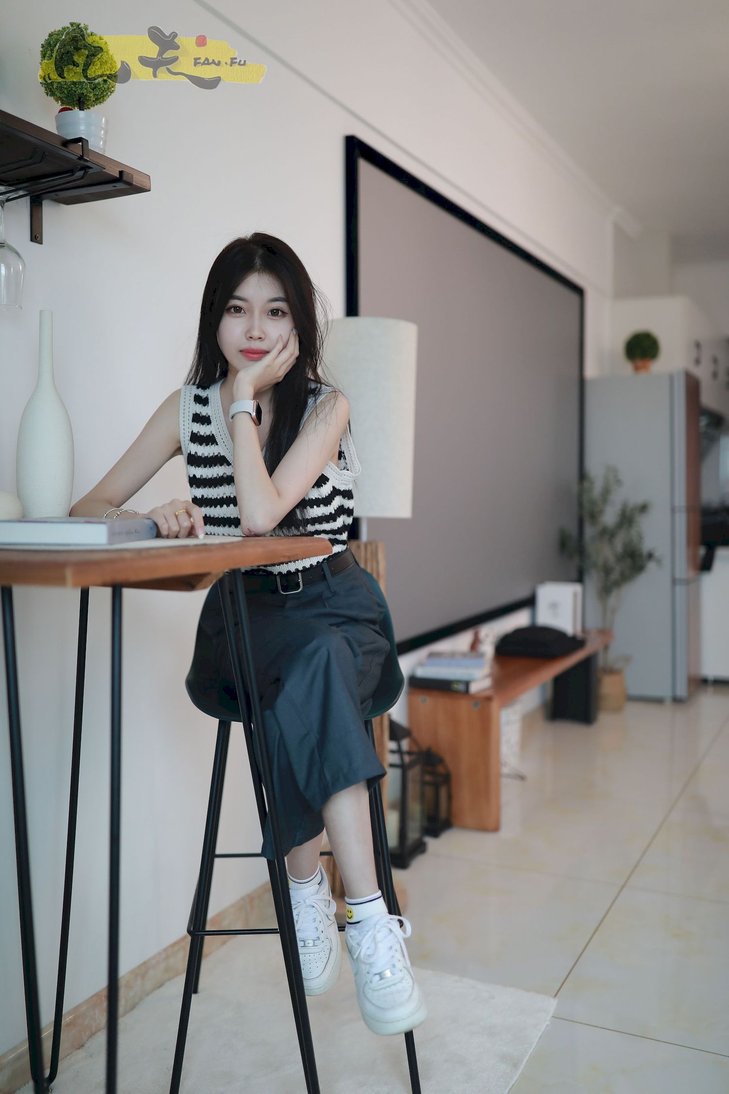 凡夫摄影长发美女芳琪洞洞毛衣黑色西裤居家写真-御萝部落