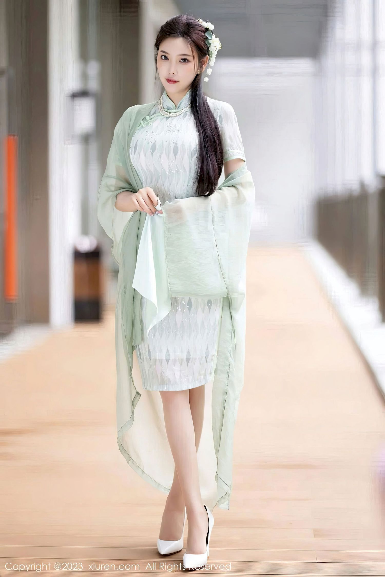 杨晨晨Yome - 淡绿旗袍+原丝美腿写真