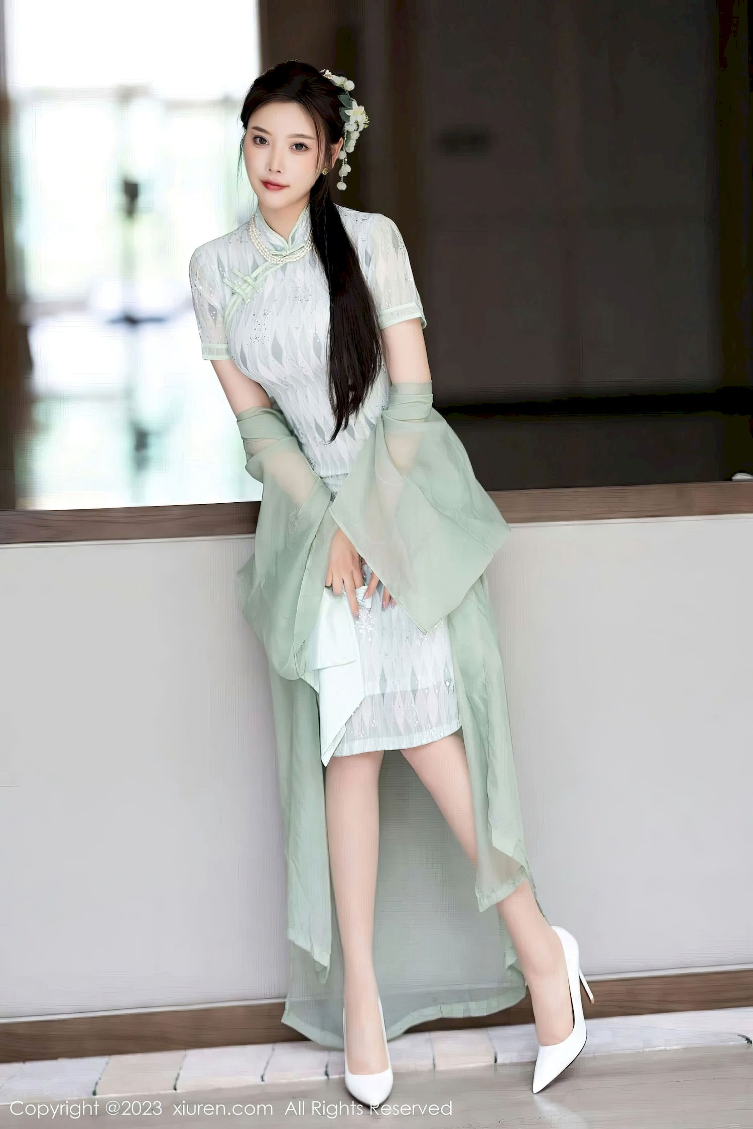 杨晨晨Yome - 淡绿旗袍+原丝美腿写真