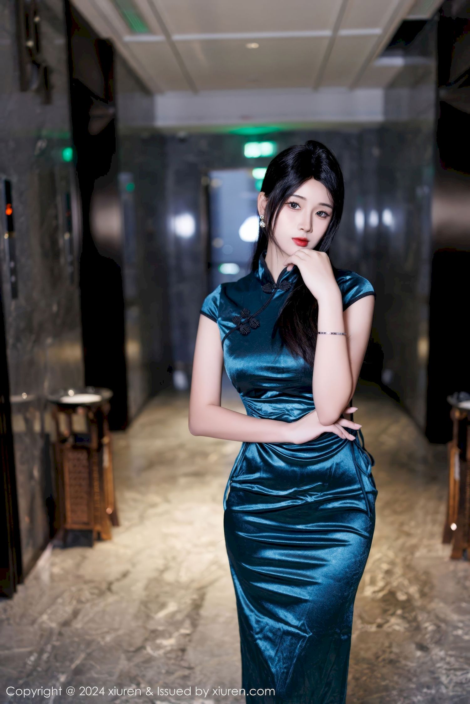 南乔 - 墨绿旗袍+黑丝性感写真