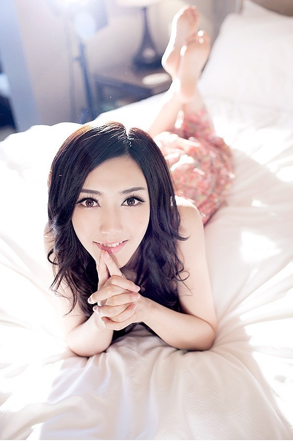 足球宝贝耶律雪儿床上写真-御萝部落